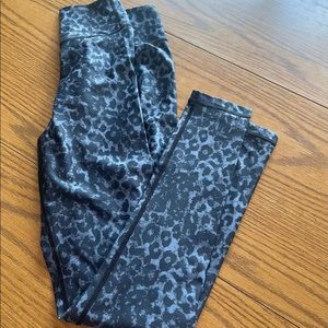 Zyia Stone Leopard Scrunchy Light N Luxe Leggings